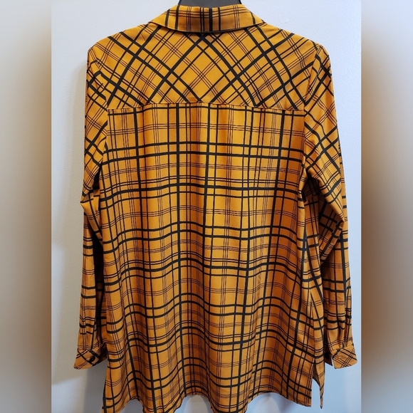 Susan graver weekend button front tunic - Picture 3 of 6